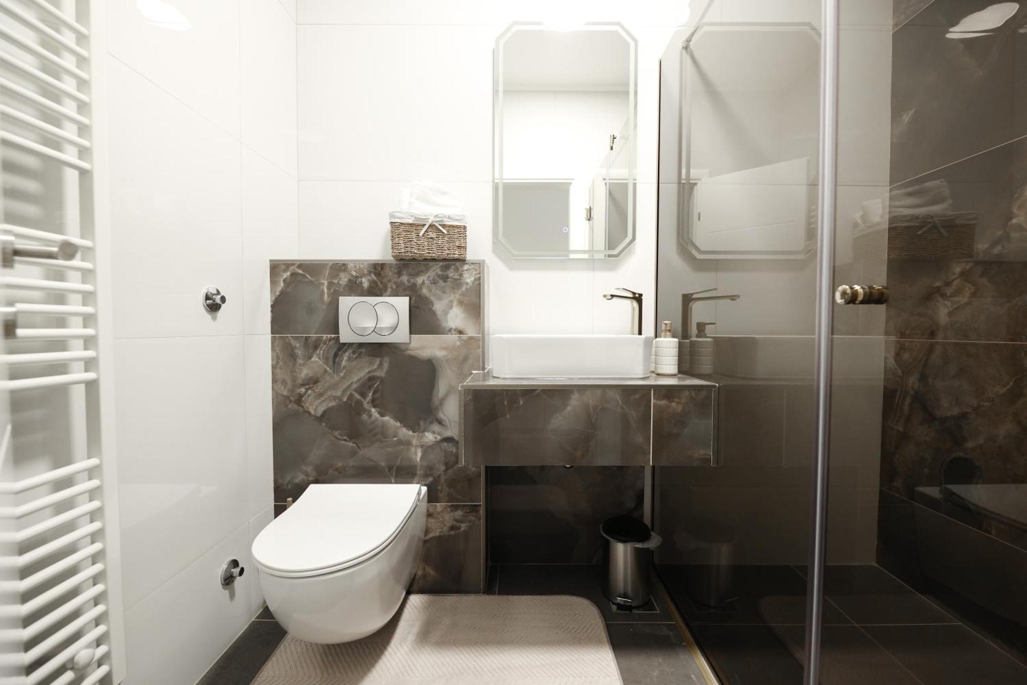 Point Apartmani, *
